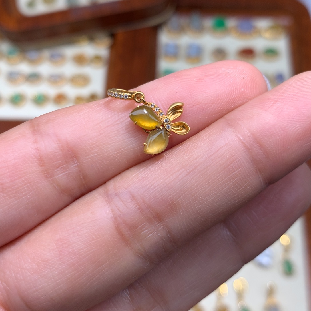 翡翠18K金镶嵌毛衣链蝴蝶滴溜