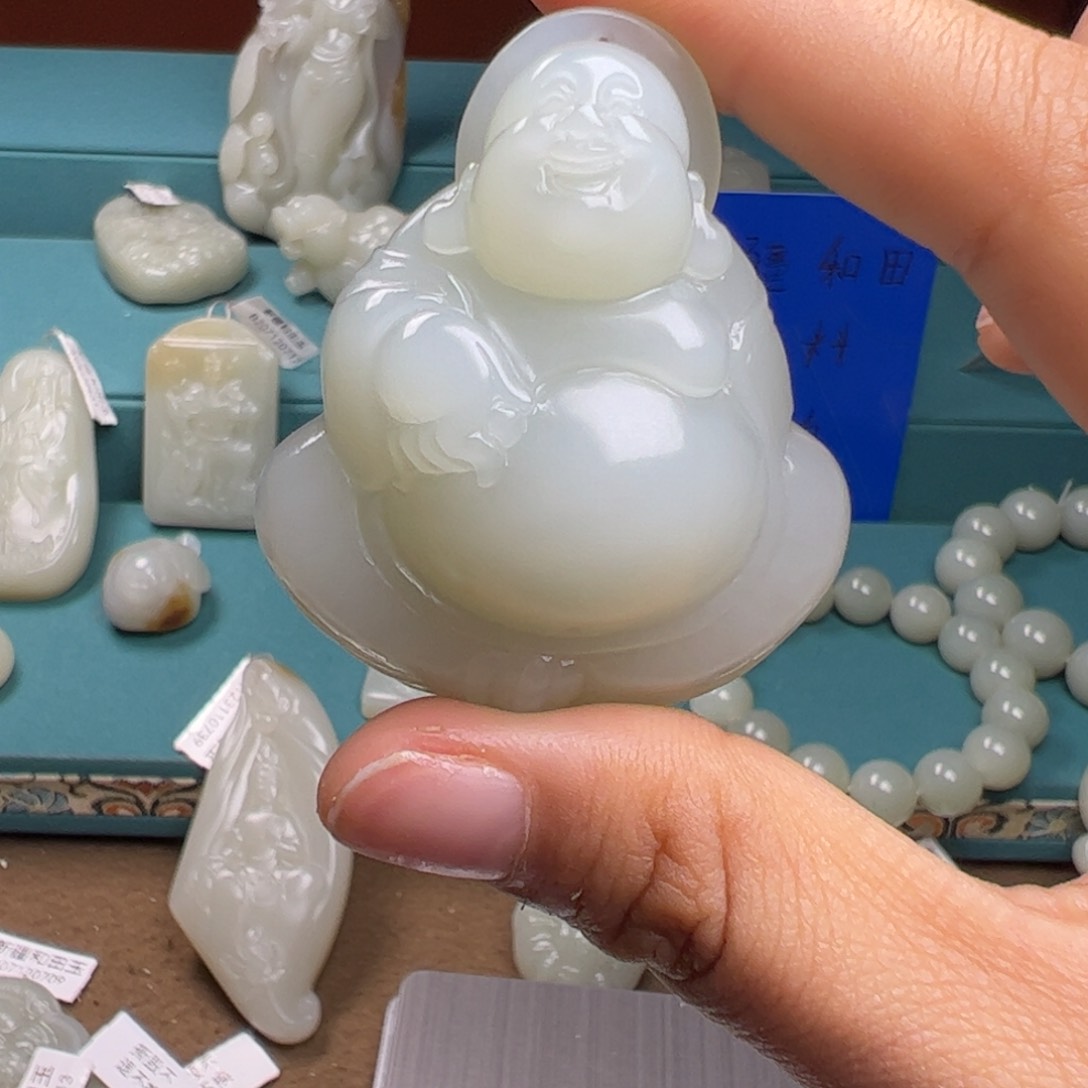 和田玉颈饰未镶嵌小***?