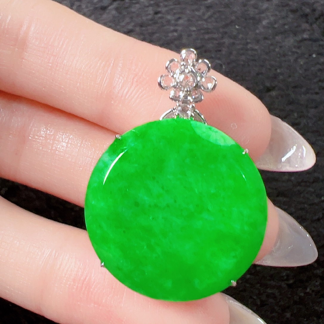 翡翠颈饰18K金镶嵌签收后24小时鉴赏期，过时不退