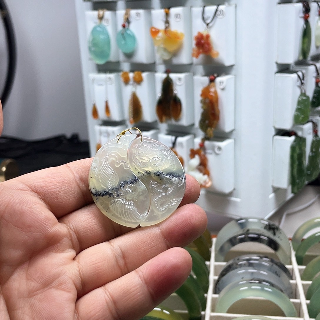 合金蛇纹石玉颈饰
