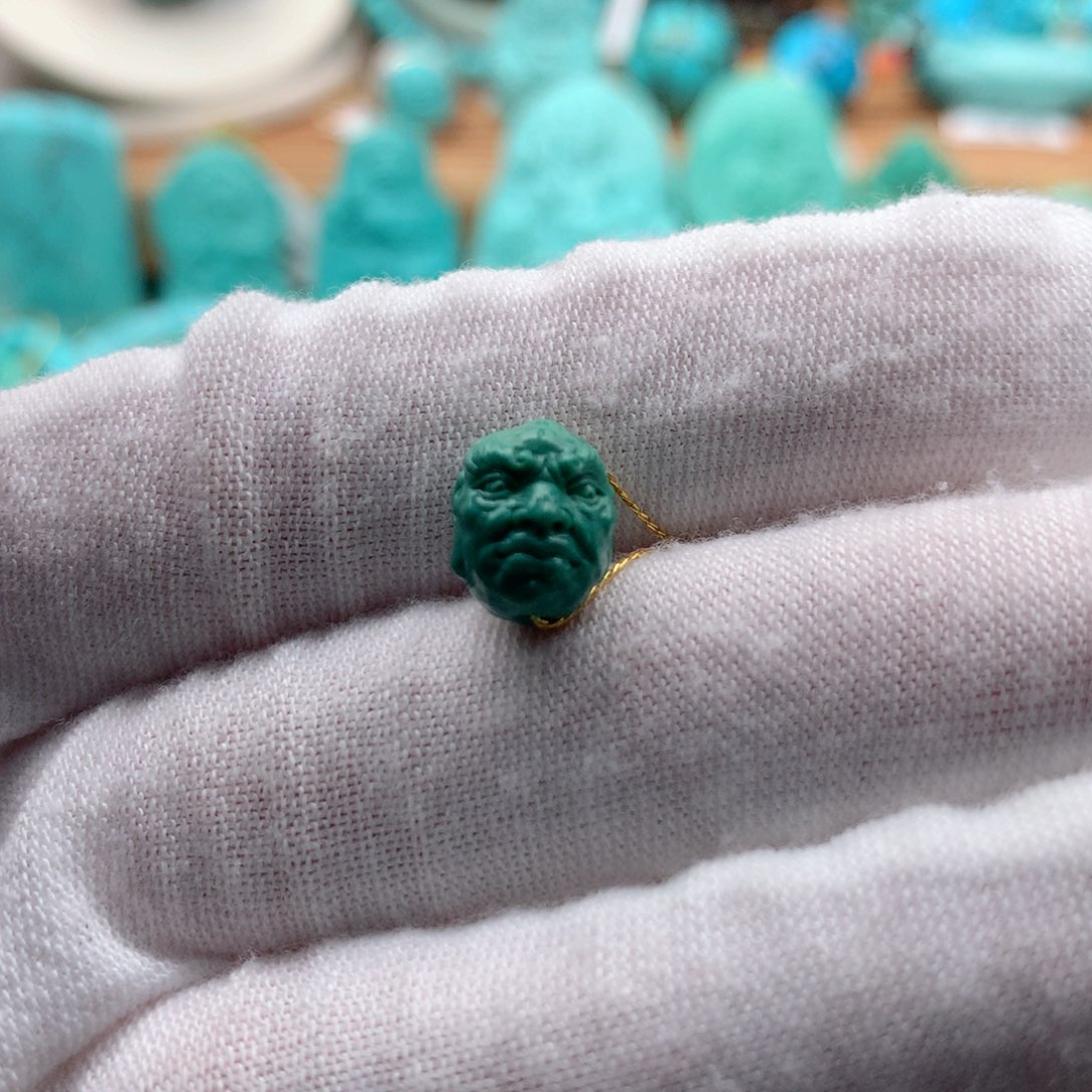 绿松石颈饰未镶嵌