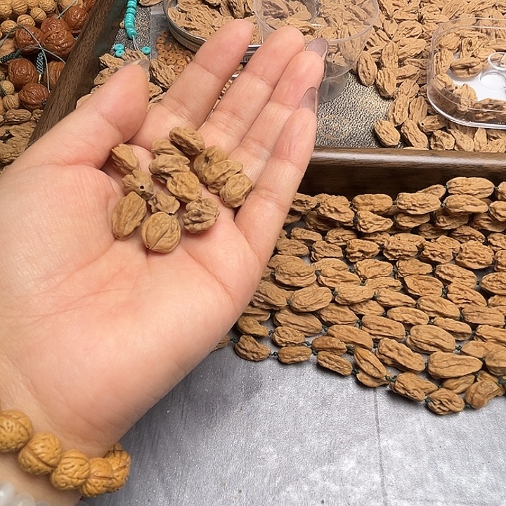 二***斤吊坠桃核蛤蟆小异