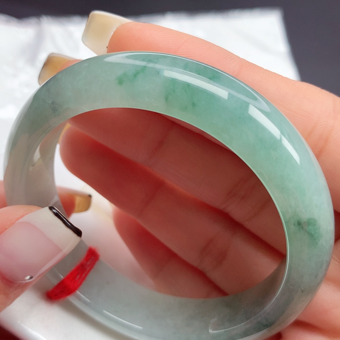 翡翠手镯未镶嵌53圈口