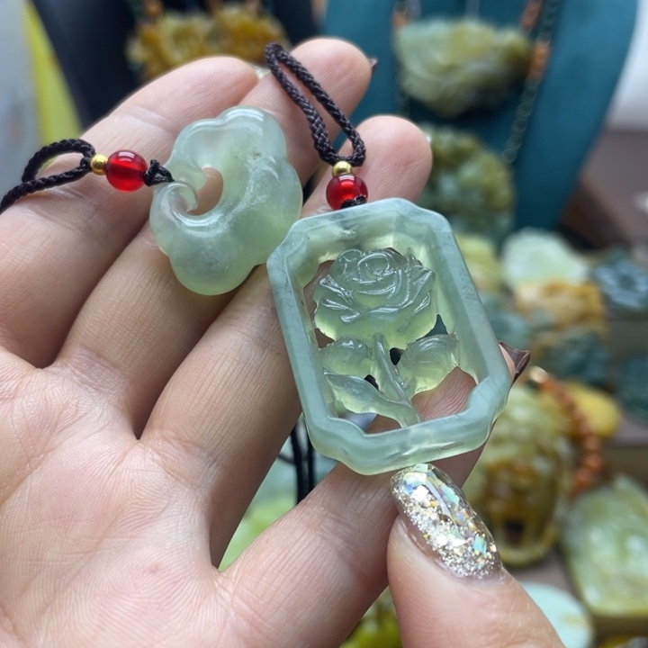 蛇纹石玉未镶嵌颈饰