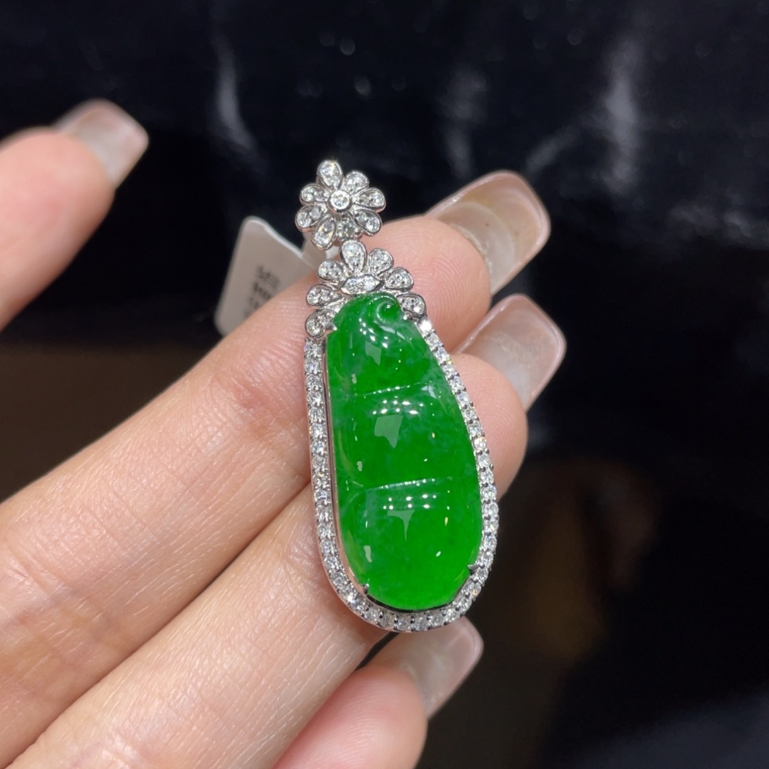 翡翠颈饰18K金镶嵌天然缅甸翡翠