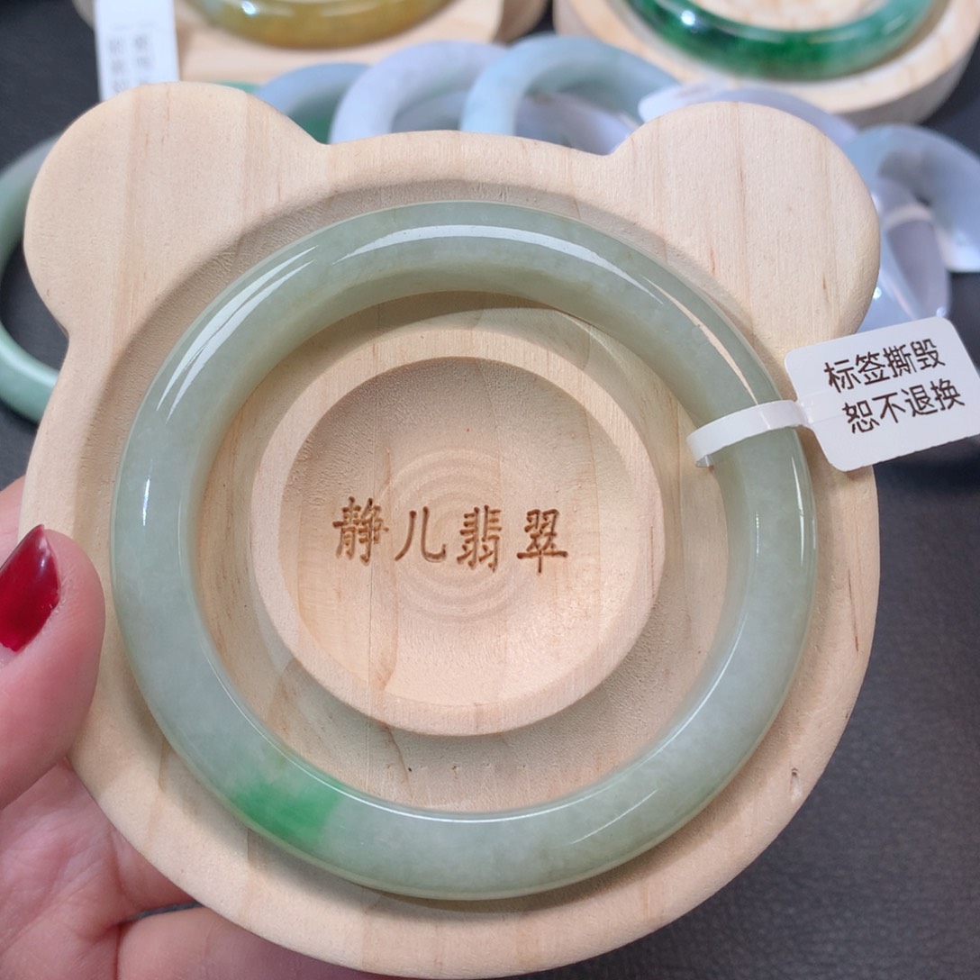 翡翠手镯未镶嵌58圈口
