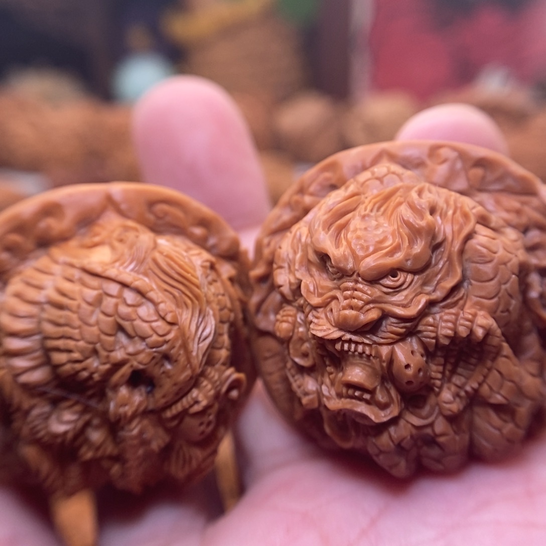 瞎***瑟文玩核桃把件纯手工雕刻四大神兽