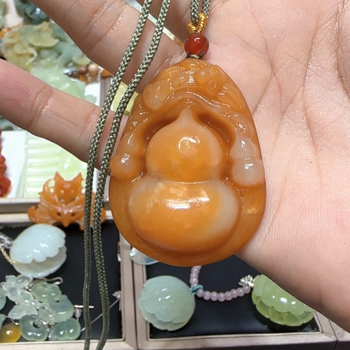 蛇纹石玉未镶嵌吊坠