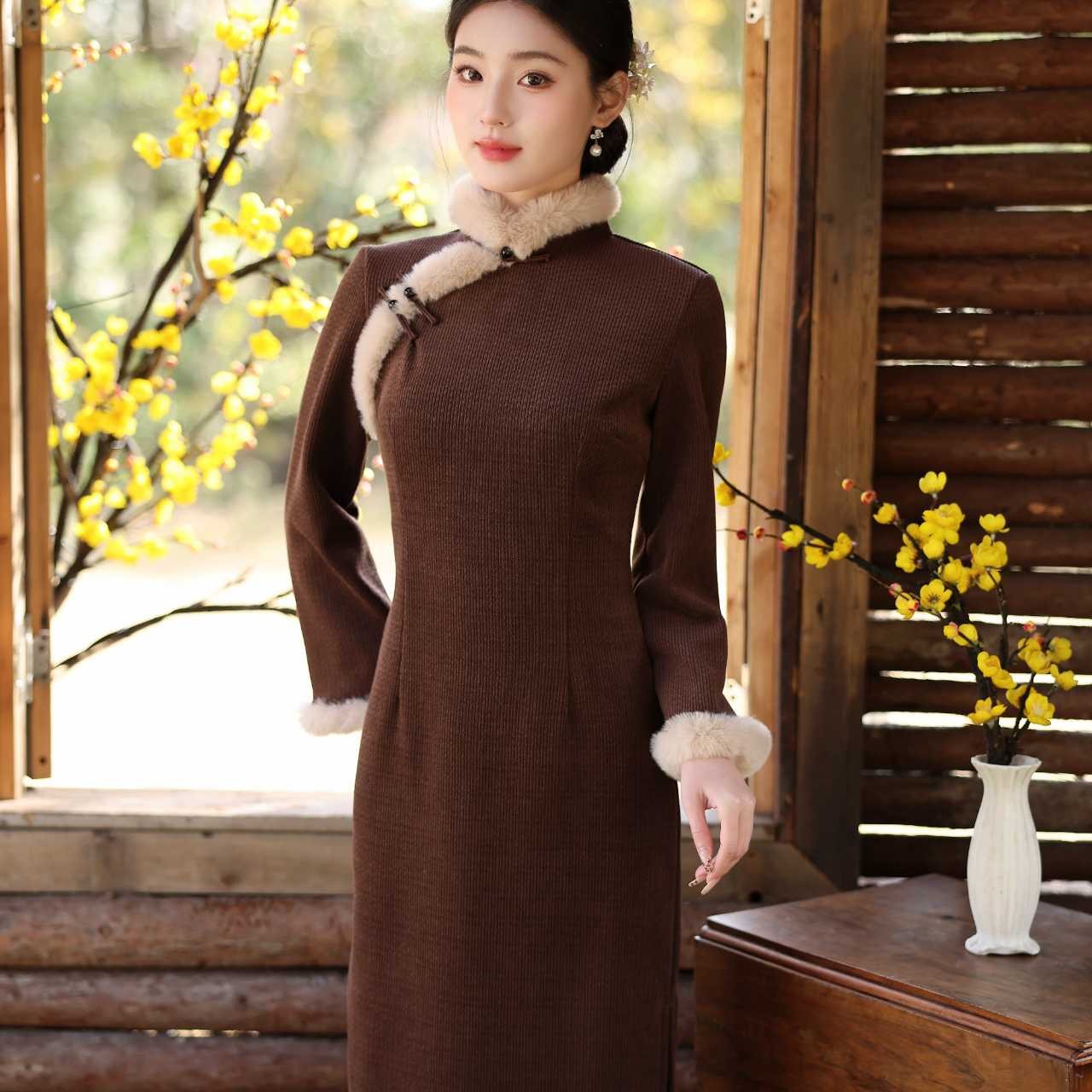 风华《鹿枫》冬季加绒新中式毛领双袖年轻款改良旗袍连衣裙橘色