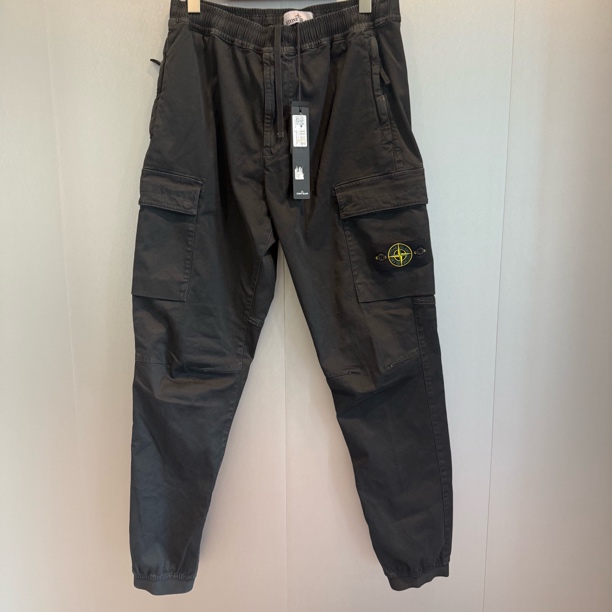 未使用 STONE ISLAND 石头岛/Ss25/黑色休闲束脚裤徽章款 313L1