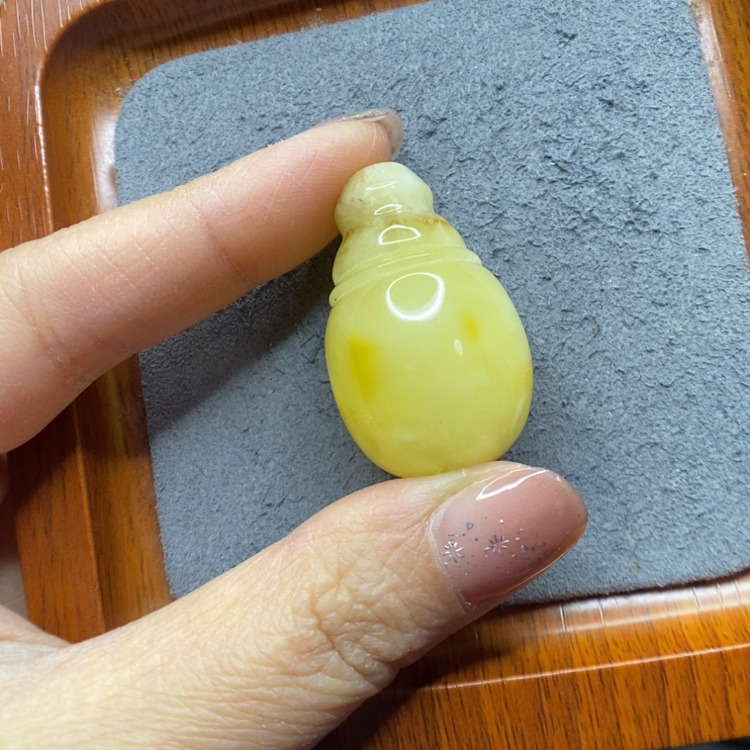 去***累蜜蜡未镶嵌颈饰郎