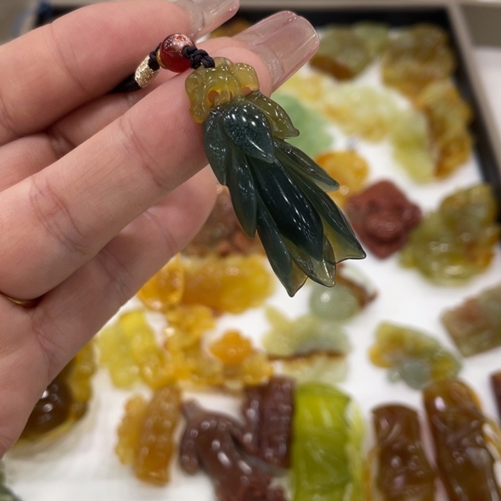 ㅤ***ㅤ蛇纹石玉未镶嵌颈饰