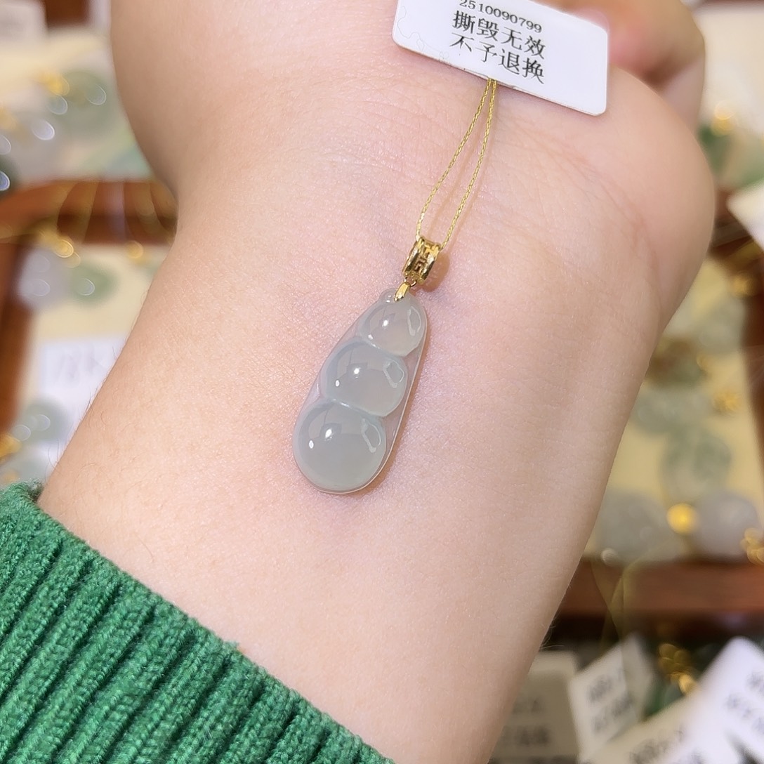 翡翠18K金镶嵌颈饰豆子