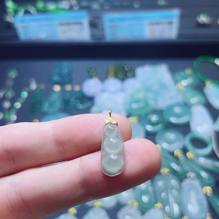 颈饰18K金镶嵌翡翠翡翠