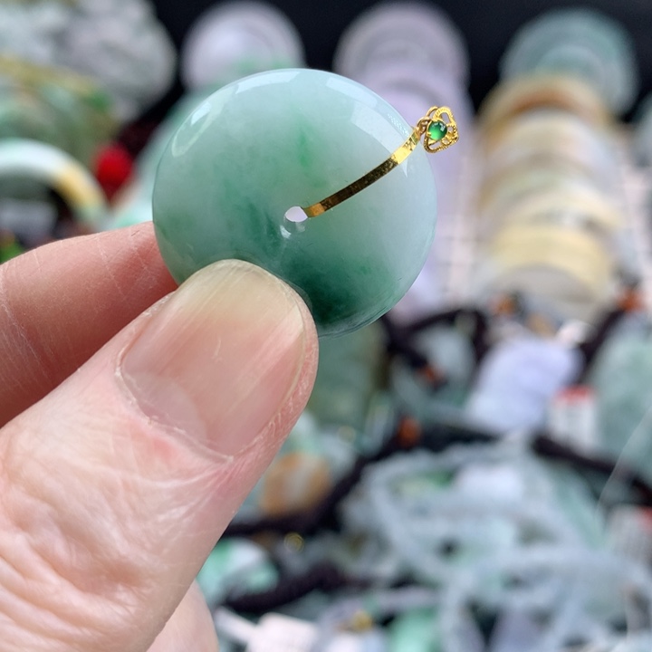 翡翠颈饰18K金镶嵌吊坠