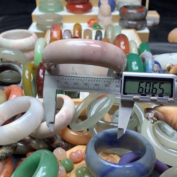 未镶嵌手镯石英质玉