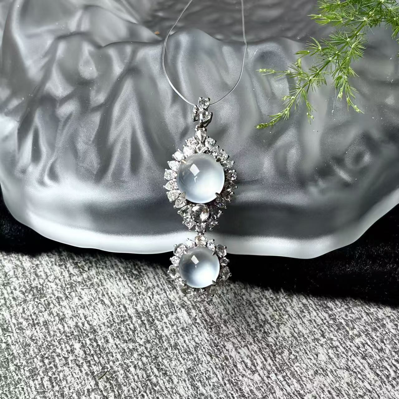 天然a货缅甸翡翠整体36.1/13.6/9.2，玻璃种白刚起光豪镶双蛋吊坠