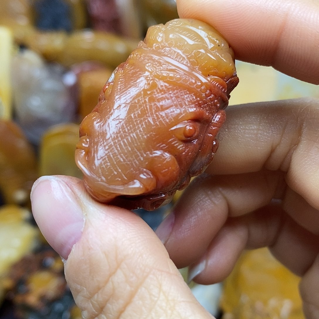 石英质玉（黄龙玉）颈饰未镶嵌