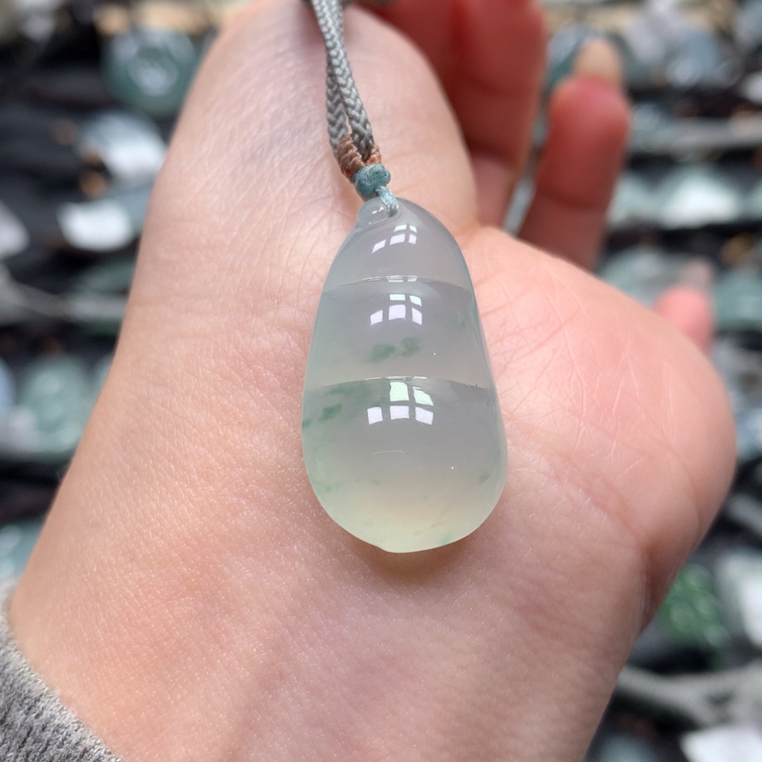 翡翠颈饰未镶嵌豆子