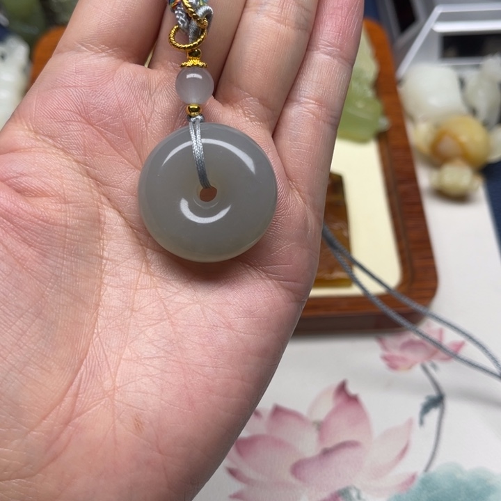 未镶嵌蛇纹石玉颈饰