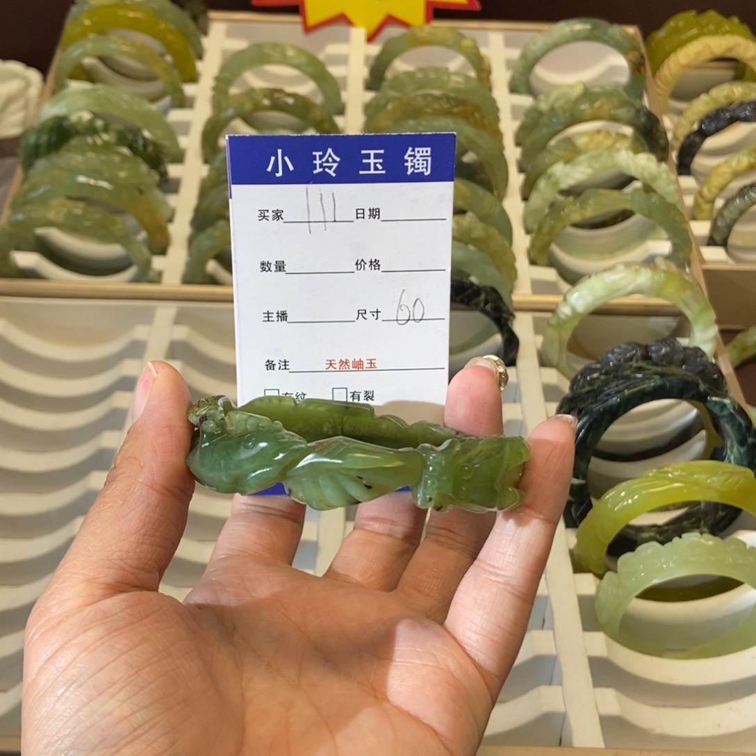 蛇纹石玉手镯未镶嵌
