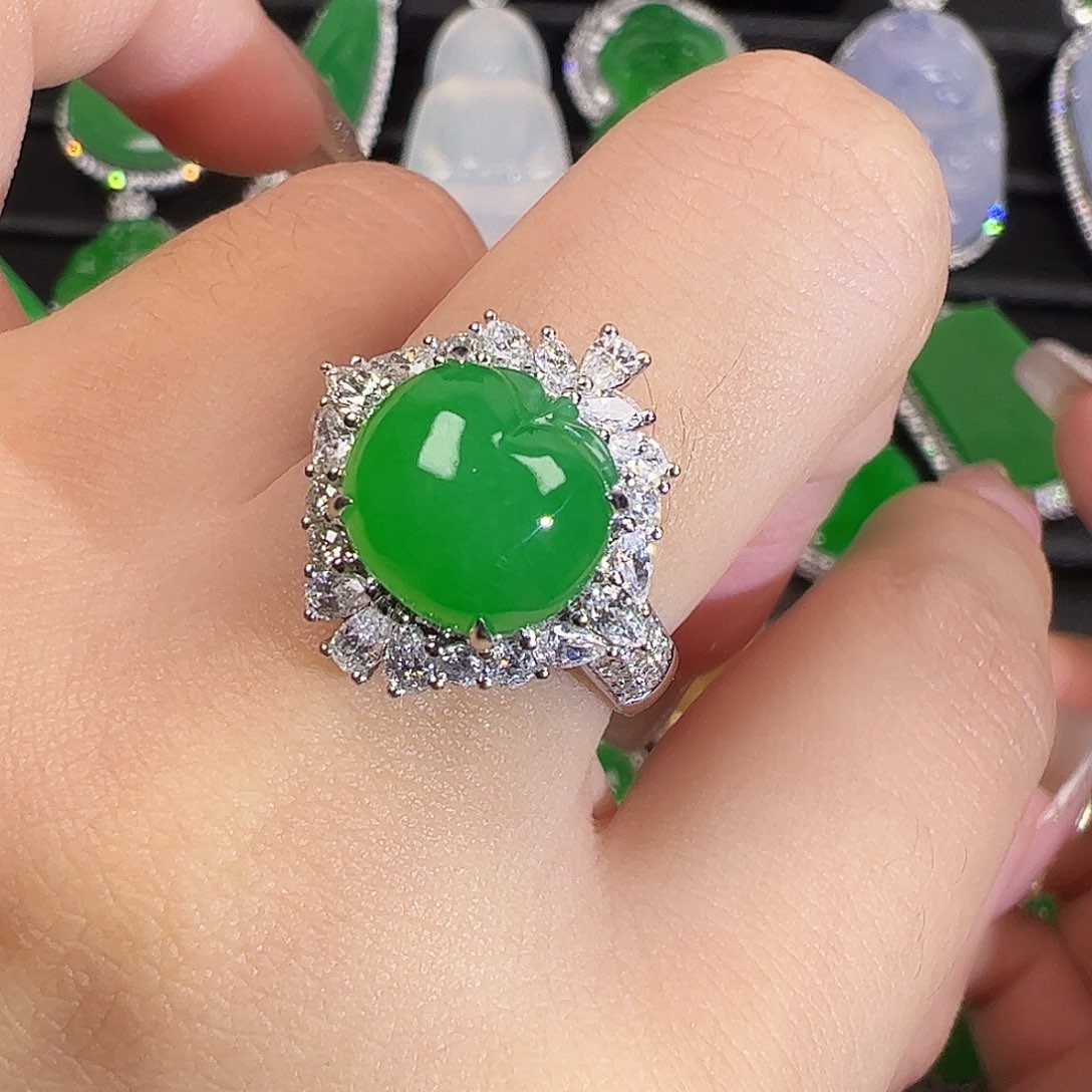 翡翠戒指18K金镶嵌苹果