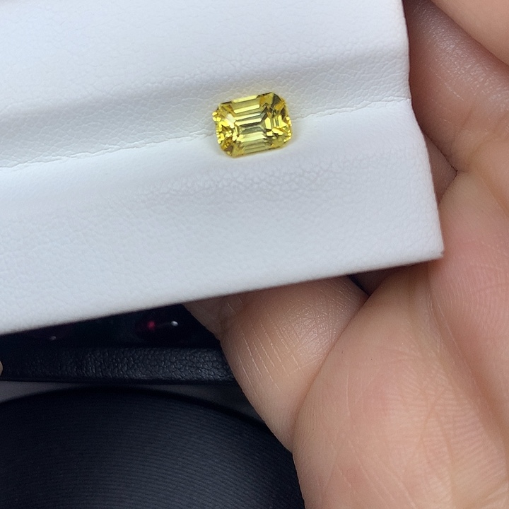 蓝宝石裸石1.55ct黄蓝宝