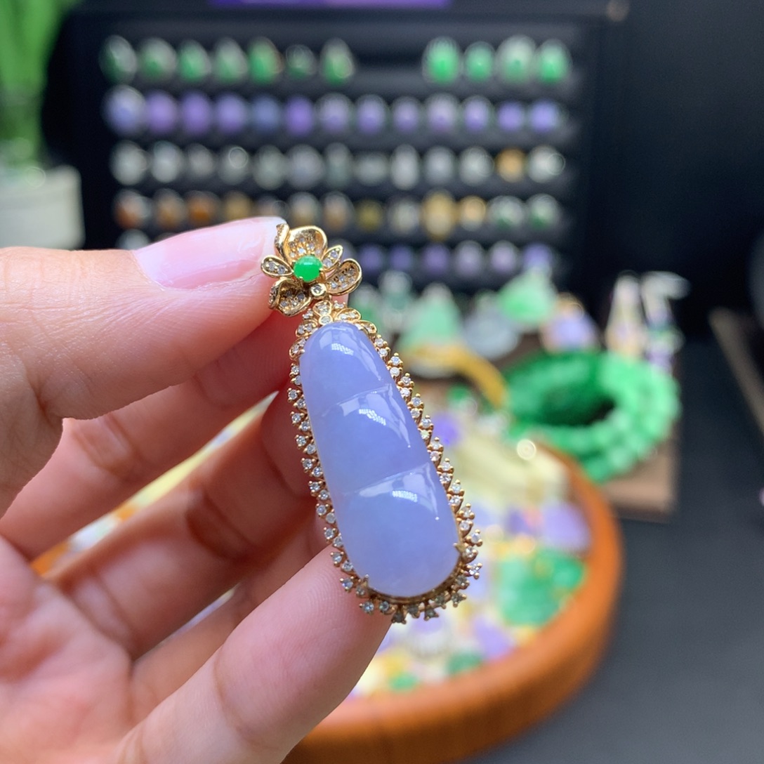 翡翠18K金镶嵌颈饰