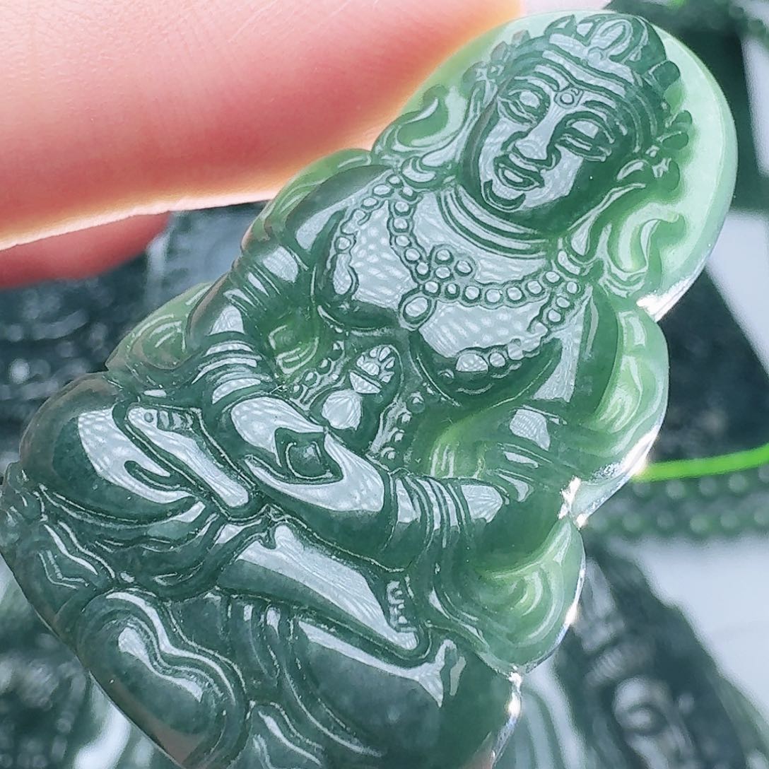 翡翠未镶嵌颈饰天然的A货翡翠多样性发其一 