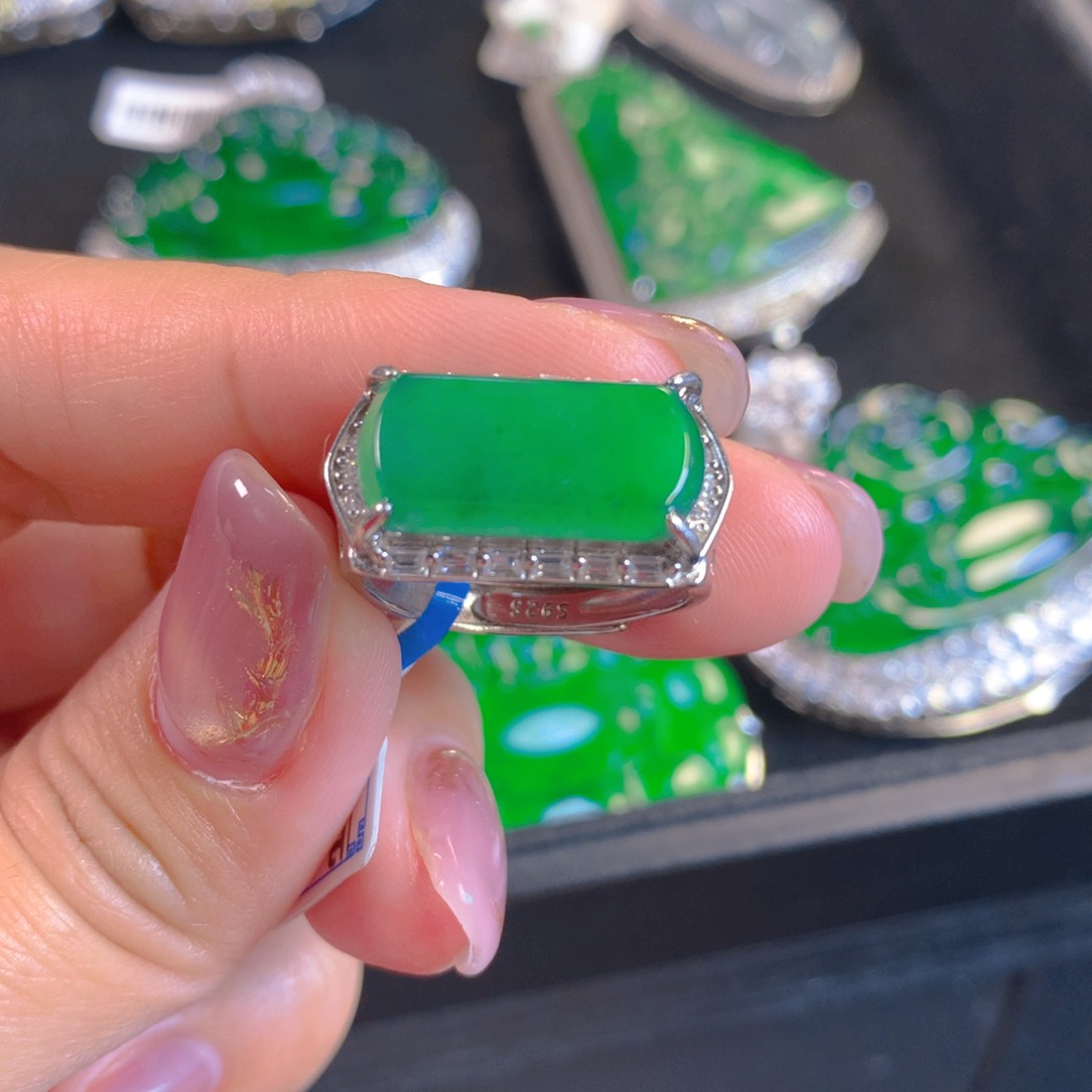 翡翠颈饰银S925镶嵌翡翠