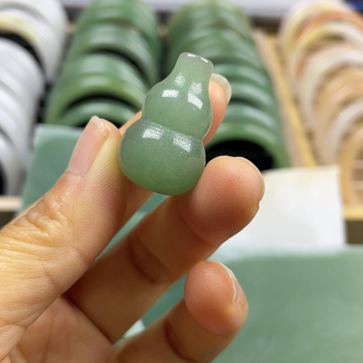 东陵石未镶嵌颈饰