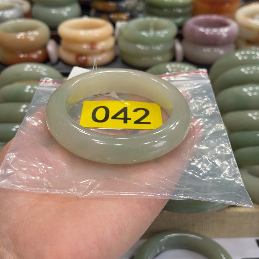 石英质玉未镶嵌手镯