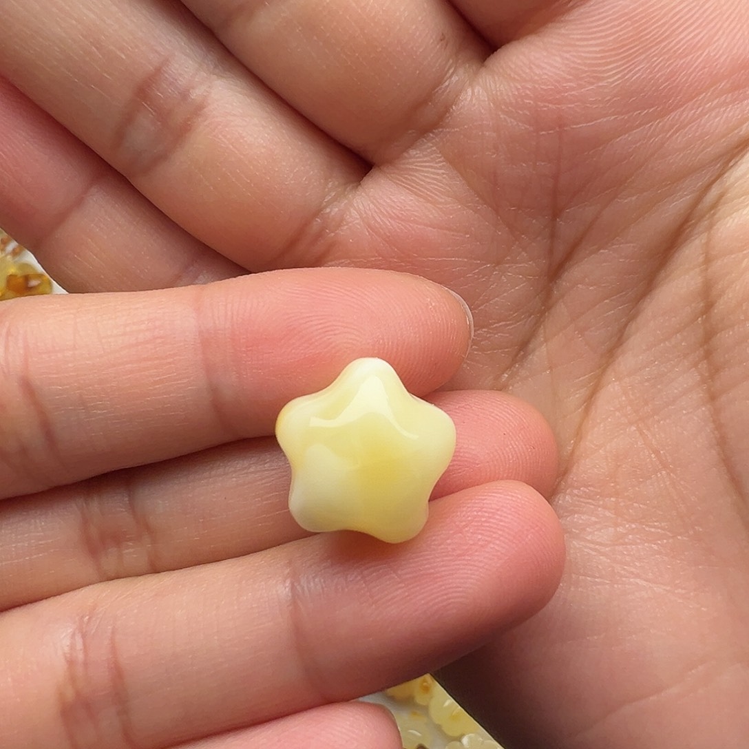 玛****蜜蜡未镶嵌颈饰星星（打孔不退换）