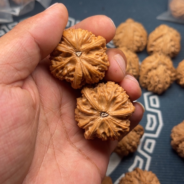 文玩核桃吊坠a三棱