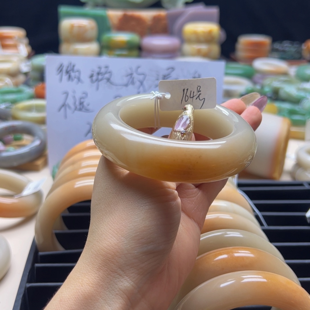 石英质玉手镯未镶嵌