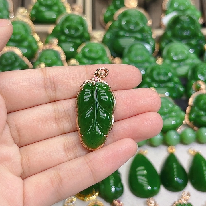 和田玉（碧玉）颈饰18K金镶嵌
