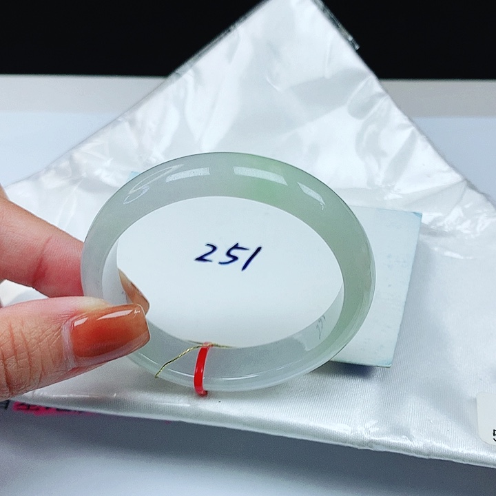 翡翠手镯未镶嵌 贵妃50+