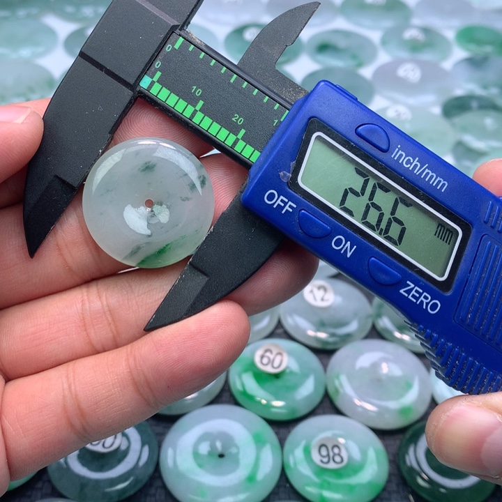 翡翠颈饰未镶嵌缅甸天然A货翡翠