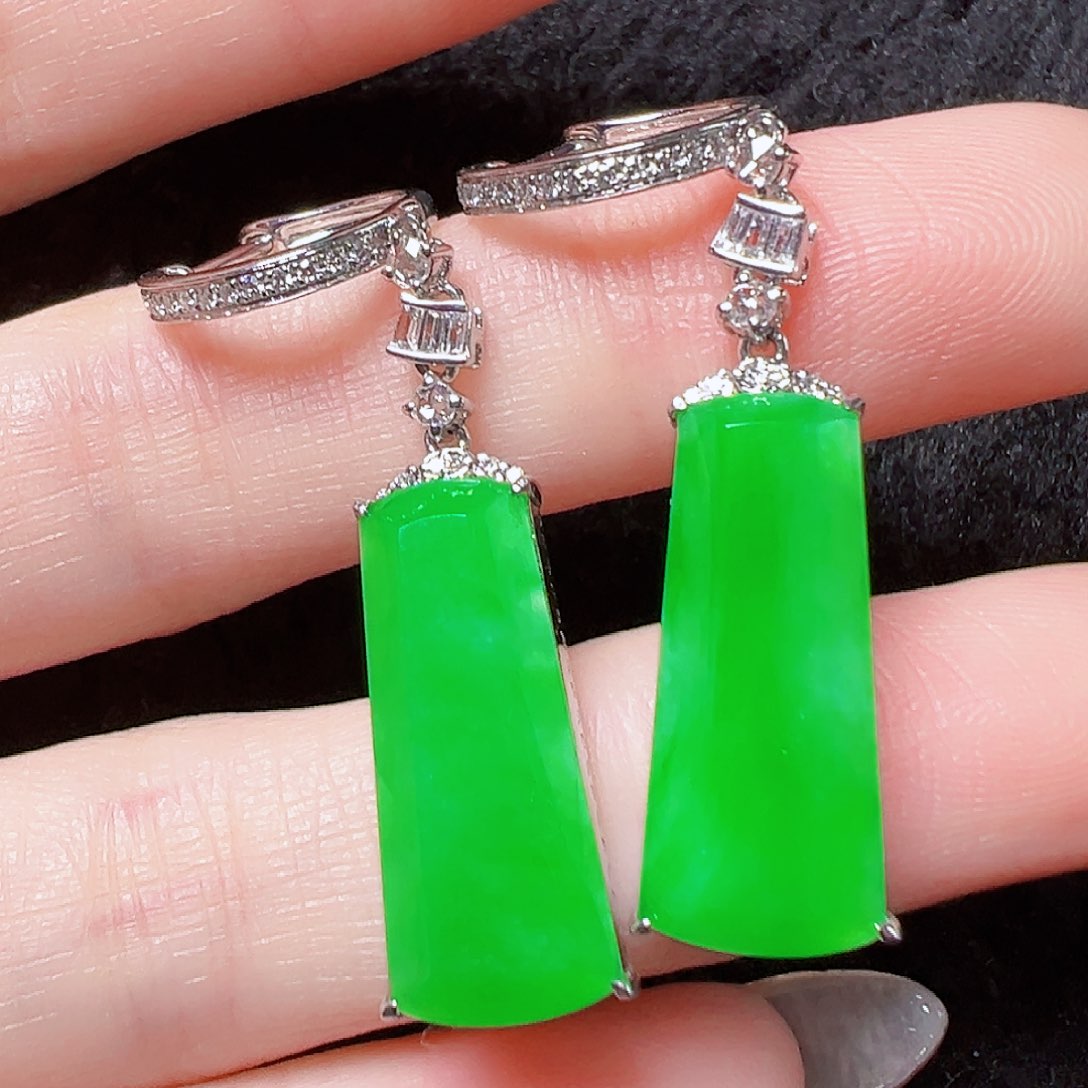 翡翠18K金镶嵌耳饰签收后24小时鉴赏期，过时不退