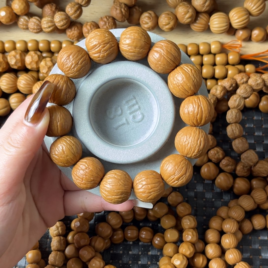 猴头核桃吊坠往***～聚宝盆