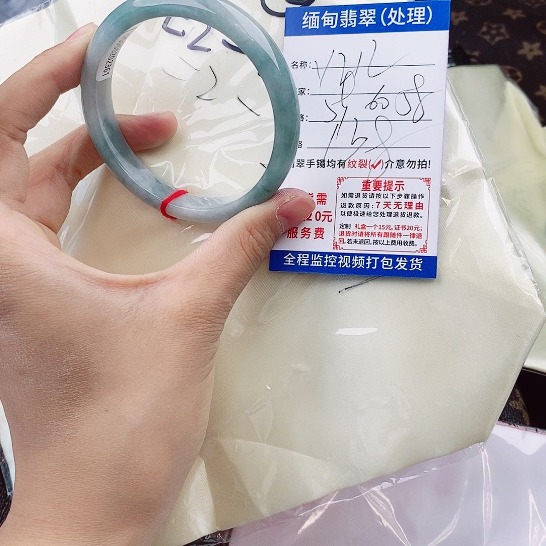 翡翠手镯以实物为准微色差Y212