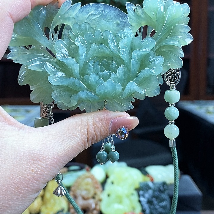 蛇纹石玉吊坠未镶嵌