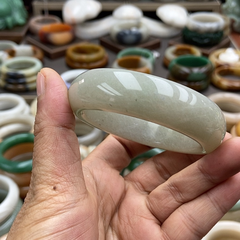 【闪购商品】石英质玉手镯52未镶嵌