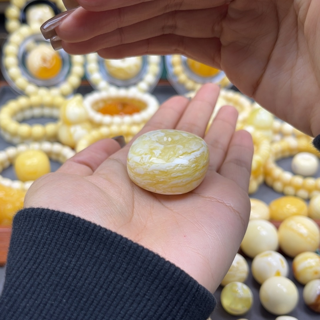 琥珀未镶嵌手串……