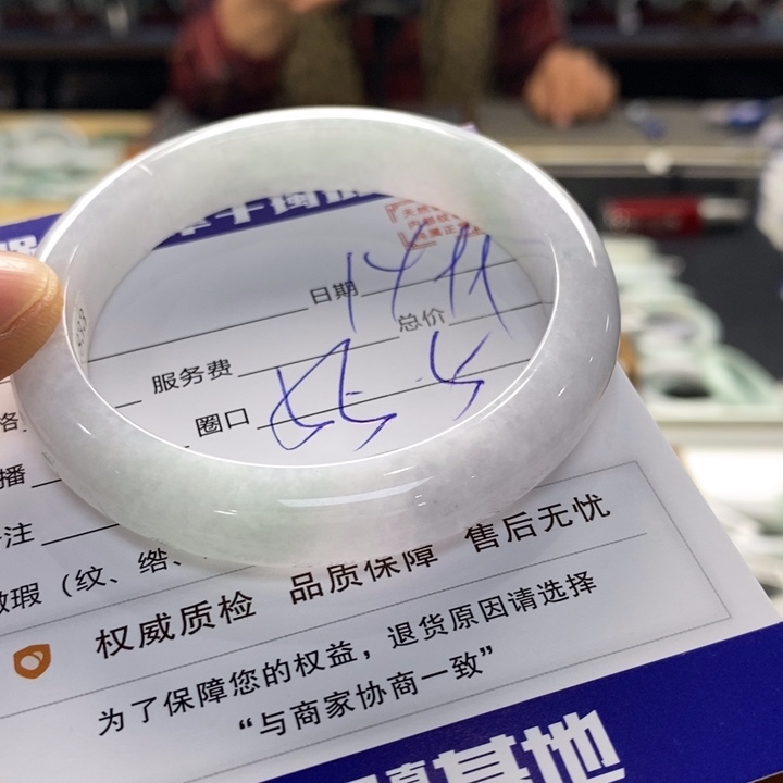 翡翠手镯未镶嵌翡翠手镯未镶嵌