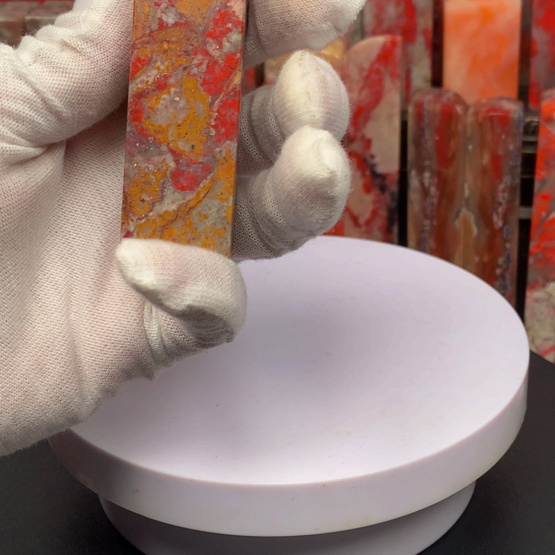 昌化石蚌纹鸡血石印章