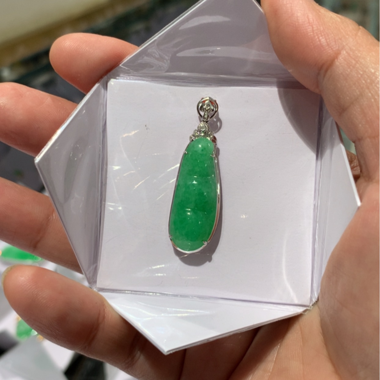 【闪购商品】翡翠颈饰18K金镶嵌翡翠首饰