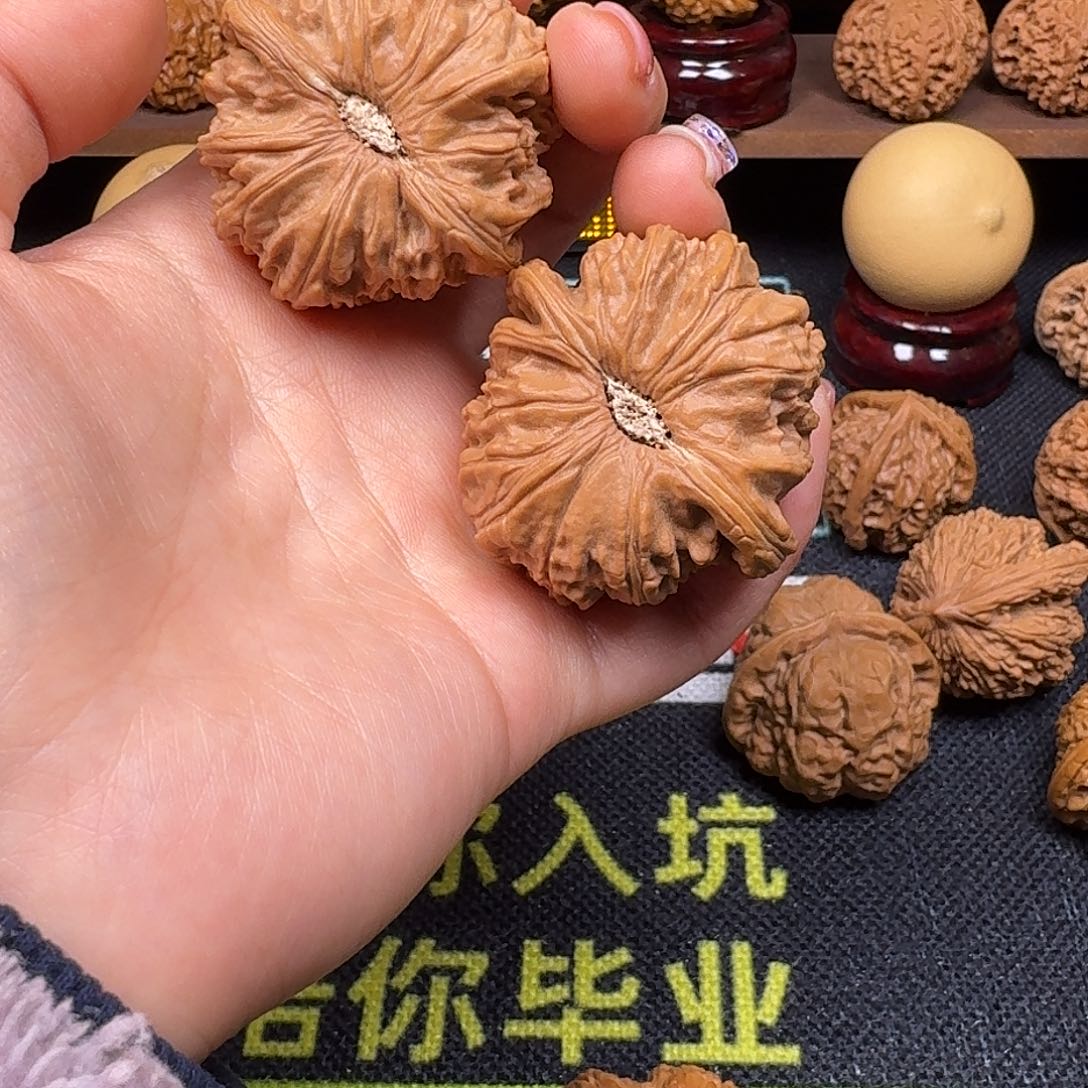 文玩核桃吊坠44球白