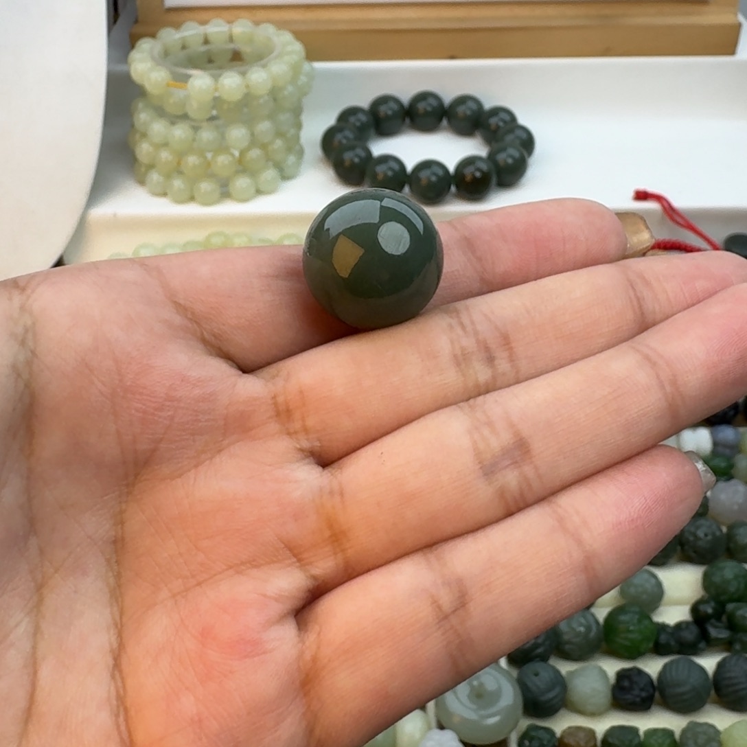 周***三和田玉未镶嵌珠宝半成品和田玉新疆料且末蓝单珠20