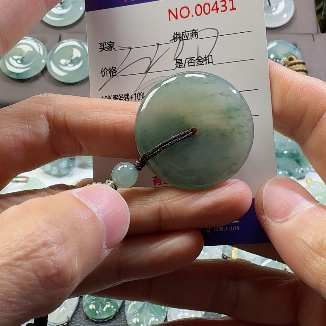 翡翠颈饰未镶嵌扣子